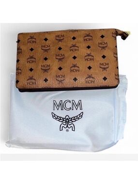 Cute fashion clutch